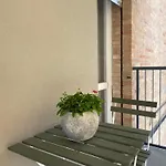 La Porta Accanto