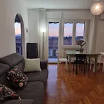 La Porta Accanto