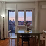 La Porta Accanto